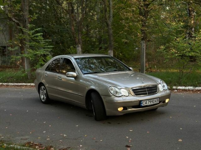 Бежевый Мерседес Ц-Класс, объемом двигателя 1.8 л и пробегом 248 тыс. км за 3749 $, фото 1 на Automoto.ua