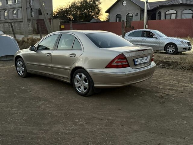 Бежевый Мерседес Ц-Класс, объемом двигателя 1.8 л и пробегом 250 тыс. км за 4500 $, фото 2 на Automoto.ua
