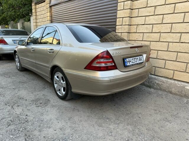 Бежевый Мерседес Ц-Класс, объемом двигателя 1.8 л и пробегом 250 тыс. км за 4500 $, фото 3 на Automoto.ua