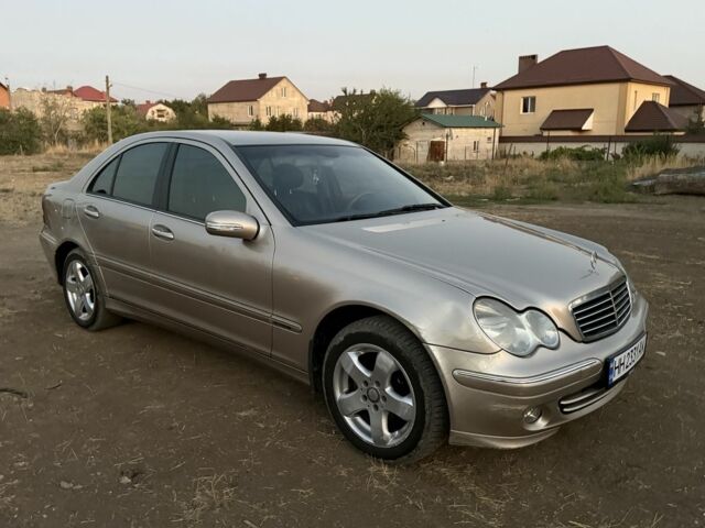 Бежевый Мерседес Ц-Класс, объемом двигателя 1.8 л и пробегом 250 тыс. км за 4500 $, фото 5 на Automoto.ua