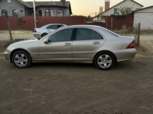 Бежевый Мерседес Ц-Класс, объемом двигателя 1.8 л и пробегом 250 тыс. км за 4500 $, фото 1 на Automoto.ua