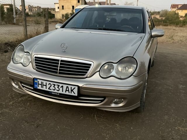 Бежевый Мерседес Ц-Класс, объемом двигателя 1.8 л и пробегом 250 тыс. км за 4500 $, фото 4 на Automoto.ua