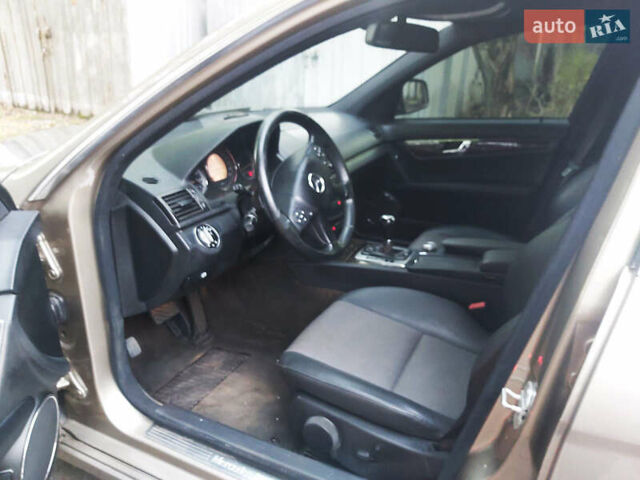 Бежевый Мерседес Ц-Класс, объемом двигателя 1.8 л и пробегом 185 тыс. км за 7400 $, фото 11 на Automoto.ua