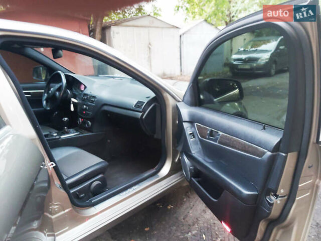 Бежевый Мерседес Ц-Класс, объемом двигателя 1.8 л и пробегом 185 тыс. км за 7400 $, фото 17 на Automoto.ua