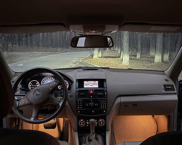 Бежевий Мерседес Ц-Клас, об'ємом двигуна 1.8 л та пробігом 183 тис. км за 9800 $, фото 7 на Automoto.ua