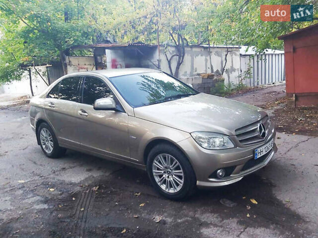 Бежевий Мерседес Ц-Клас, об'ємом двигуна 1.8 л та пробігом 185 тис. км за 6950 $, фото 4 на Automoto.ua