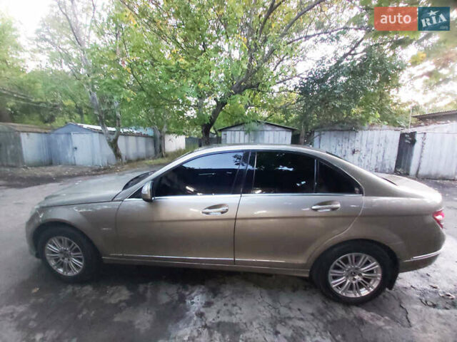 Бежевий Мерседес Ц-Клас, об'ємом двигуна 1.8 л та пробігом 185 тис. км за 6950 $, фото 9 на Automoto.ua