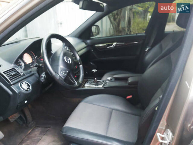 Бежевый Мерседес Ц-Класс, объемом двигателя 1.8 л и пробегом 185 тыс. км за 7400 $, фото 12 на Automoto.ua