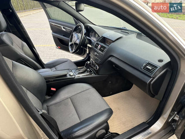 Бежевый Мерседес Ц-Класс, объемом двигателя 1.8 л и пробегом 182 тыс. км за 7800 $, фото 7 на Automoto.ua