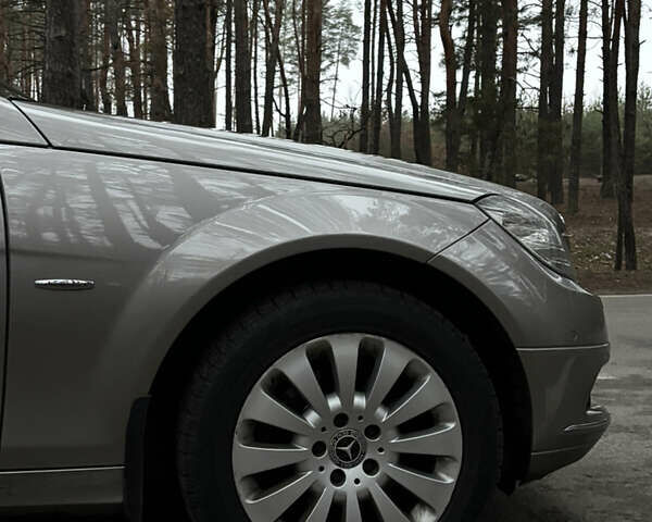 Бежевий Мерседес Ц-Клас, об'ємом двигуна 1.8 л та пробігом 183 тис. км за 9800 $, фото 3 на Automoto.ua