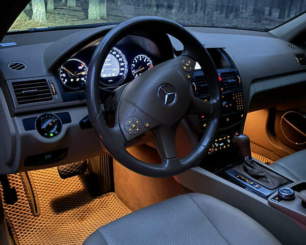 Бежевий Мерседес Ц-Клас, об'ємом двигуна 1.8 л та пробігом 183 тис. км за 9800 $, фото 11 на Automoto.ua