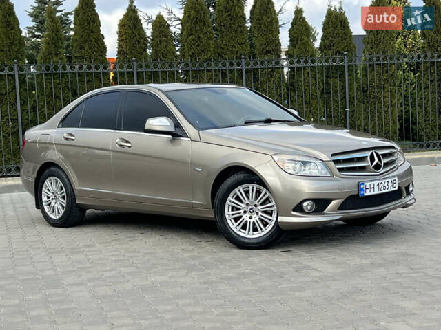 Бежевый Мерседес Ц-Класс, объемом двигателя 1.8 л и пробегом 182 тыс. км за 7800 $, фото 1 на Automoto.ua