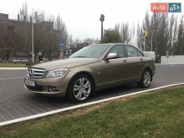 Бежевий Мерседес Ц-Клас, об'ємом двигуна 1.8 л та пробігом 80 тис. км за 10500 $, фото 3 на Automoto.ua