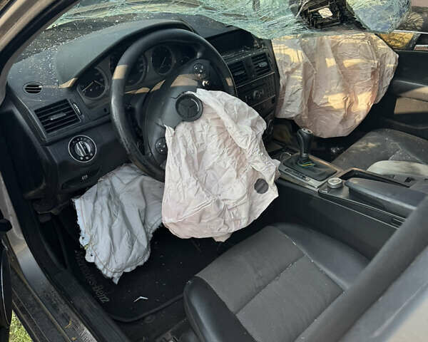 Бежевий Мерседес Ц-Клас, об'ємом двигуна 2.2 л та пробігом 100 тис. км за 2600 $, фото 7 на Automoto.ua