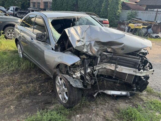 Бежевий Мерседес Ц-Клас, об'ємом двигуна 2.2 л та пробігом 100 тис. км за 2600 $, фото 4 на Automoto.ua