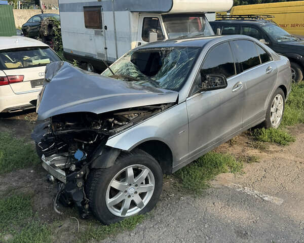 Бежевий Мерседес Ц-Клас, об'ємом двигуна 2.2 л та пробігом 100 тис. км за 2600 $, фото 4 на Automoto.ua