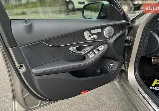 Бежевий Мерседес Ц-Клас, об'ємом двигуна 1.99 л та пробігом 38 тис. км за 33500 $, фото 24 на Automoto.ua