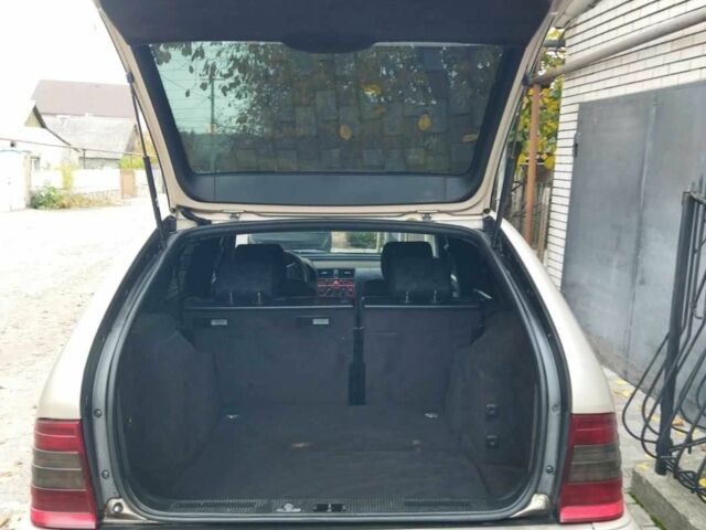 Бежевый Мерседес Ц-Класс, объемом двигателя 2.2 л и пробегом 520 тыс. км за 3700 $, фото 3 на Automoto.ua