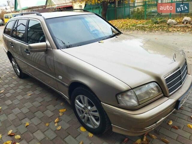 Бежевий Мерседес Ц-Клас, об'ємом двигуна 2.2 л та пробігом 520 тис. км за 3700 $, фото 3 на Automoto.ua