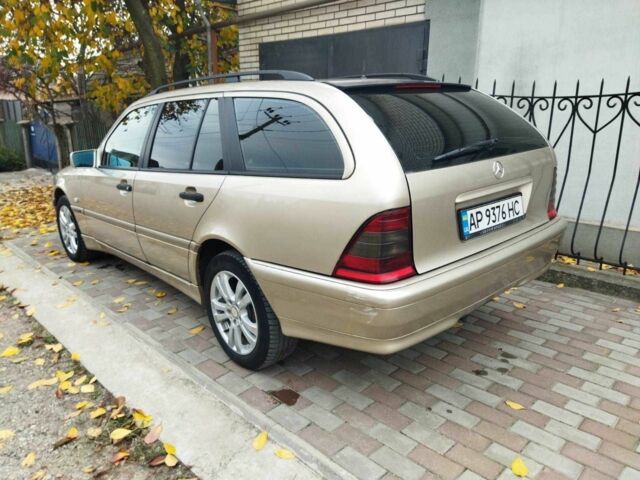 Бежевый Мерседес Ц-Класс, объемом двигателя 2.2 л и пробегом 520 тыс. км за 3700 $, фото 2 на Automoto.ua