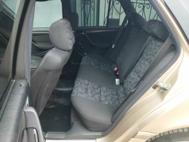 Бежевый Мерседес Ц-Класс, объемом двигателя 2.2 л и пробегом 520 тыс. км за 3700 $, фото 8 на Automoto.ua