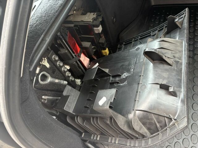 Бежевый Мерседес Ц-Класс, объемом двигателя 2.2 л и пробегом 40 тыс. км за 3200 $, фото 12 на Automoto.ua