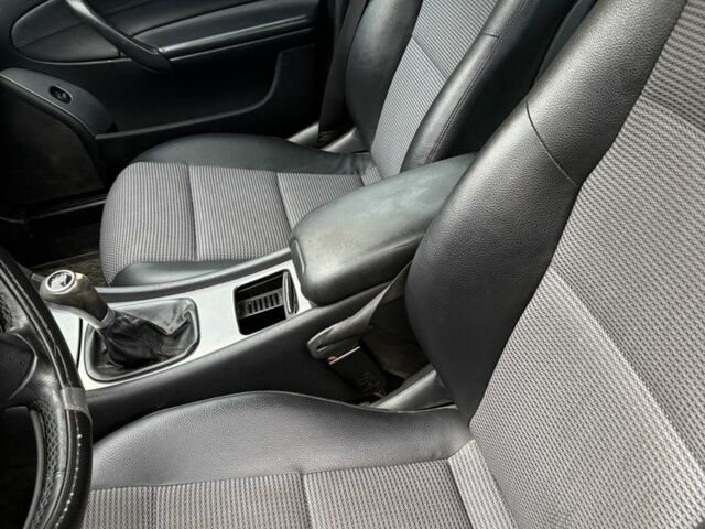 Бежевый Мерседес Ц-Класс, объемом двигателя 2.2 л и пробегом 40 тыс. км за 3200 $, фото 10 на Automoto.ua