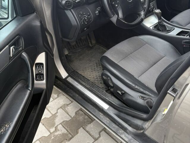 Бежевый Мерседес Ц-Класс, объемом двигателя 2.2 л и пробегом 40 тыс. км за 3200 $, фото 5 на Automoto.ua