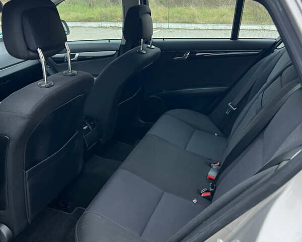 Бежевий Мерседес Ц-Клас, об'ємом двигуна 1.8 л та пробігом 204 тис. км за 8200 $, фото 35 на Automoto.ua