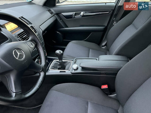 Бежевий Мерседес Ц-Клас, об'ємом двигуна 1.8 л та пробігом 204 тис. км за 8200 $, фото 24 на Automoto.ua