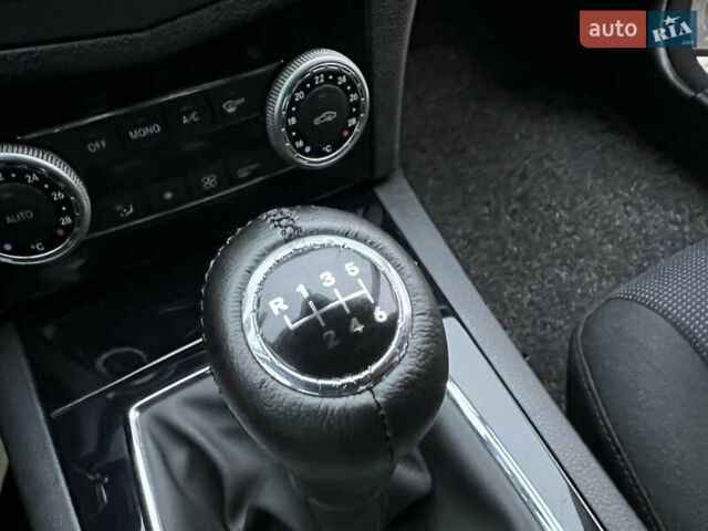 Бежевий Мерседес Ц-Клас, об'ємом двигуна 1.8 л та пробігом 204 тис. км за 8200 $, фото 32 на Automoto.ua