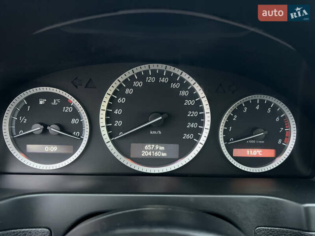 Бежевий Мерседес Ц-Клас, об'ємом двигуна 1.8 л та пробігом 204 тис. км за 8200 $, фото 25 на Automoto.ua