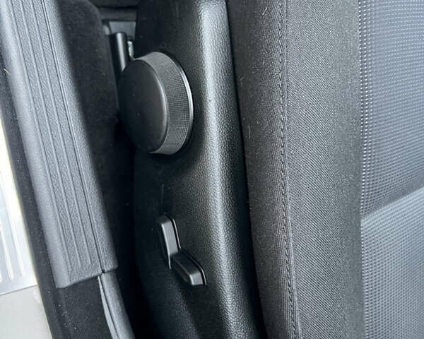 Бежевий Мерседес Ц-Клас, об'ємом двигуна 1.8 л та пробігом 204 тис. км за 8200 $, фото 20 на Automoto.ua