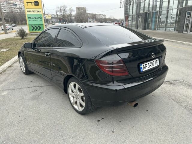 Чорний Мерседес Ц-Клас, об'ємом двигуна 2 л та пробігом 274 тис. км за 4400 $, фото 5 на Automoto.ua