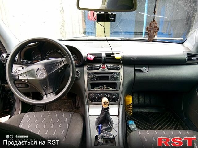 Чорний Мерседес Ц-Клас, об'ємом двигуна 2 л та пробігом 350 тис. км за 5000 $, фото 5 на Automoto.ua