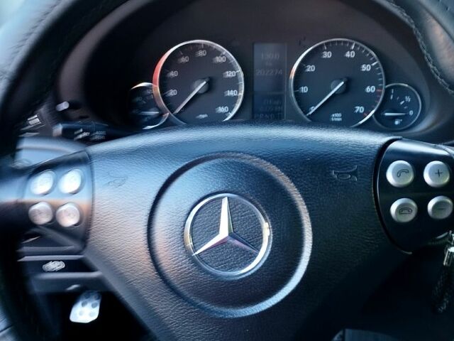 Чорний Мерседес Ц-Клас, об'ємом двигуна 1.8 л та пробігом 200 тис. км за 7000 $, фото 3 на Automoto.ua