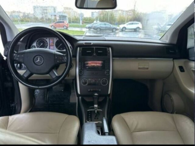 Черный Мерседес Ц-Класс, объемом двигателя 2 л и пробегом 295 тыс. км за 5600 $, фото 1 на Automoto.ua