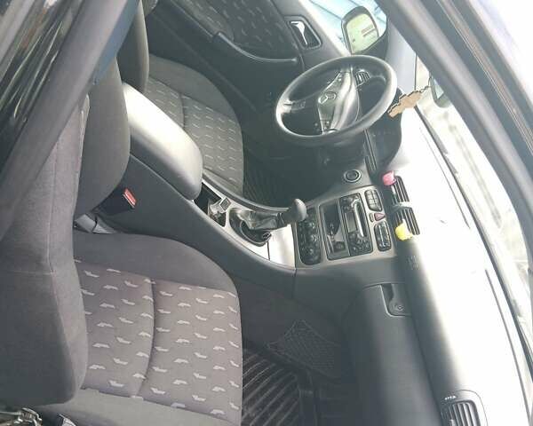 Черный Мерседес Ц-Класс, объемом двигателя 1.8 л и пробегом 350 тыс. км за 5000 $, фото 8 на Automoto.ua