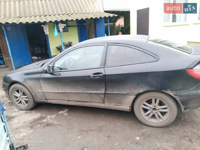 Черный Мерседес Ц-Класс, объемом двигателя 1.8 л и пробегом 350 тыс. км за 5000 $, фото 1 на Automoto.ua