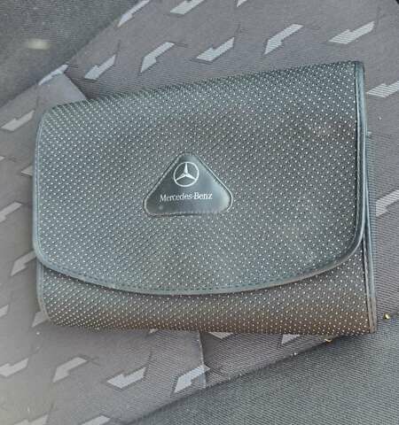 Черный Мерседес Ц-Класс, объемом двигателя 1.8 л и пробегом 300 тыс. км за 3300 $, фото 5 на Automoto.ua