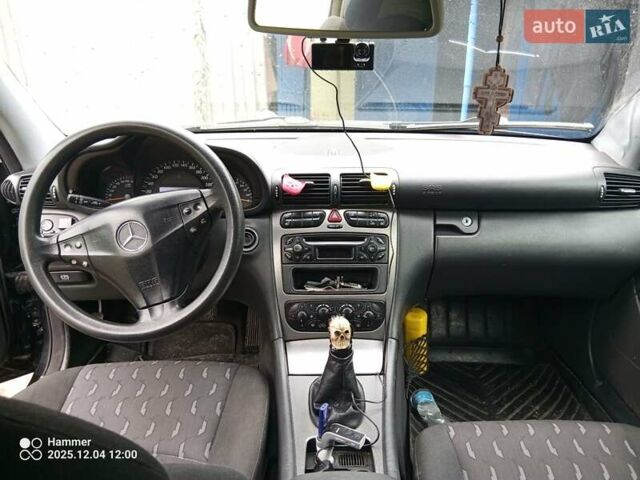 Черный Мерседес Ц-Класс, объемом двигателя 1.8 л и пробегом 350 тыс. км за 5000 $, фото 5 на Automoto.ua