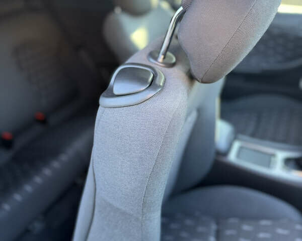 Чорний Мерседес Ц-Клас, об'ємом двигуна 1.8 л та пробігом 250 тис. км за 3350 $, фото 9 на Automoto.ua