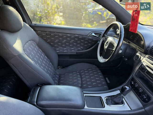 Чорний Мерседес Ц-Клас, об'ємом двигуна 1.8 л та пробігом 250 тис. км за 3350 $, фото 5 на Automoto.ua