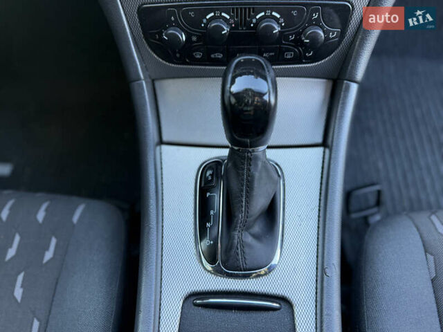 Чорний Мерседес Ц-Клас, об'ємом двигуна 1.8 л та пробігом 250 тис. км за 3350 $, фото 6 на Automoto.ua