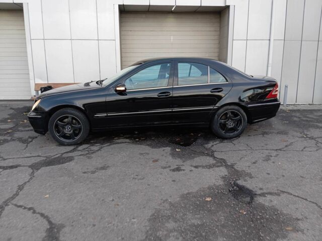 Черный Мерседес Ц-Класс, объемом двигателя 0 л и пробегом 1 тыс. км за 5000 $, фото 3 на Automoto.ua