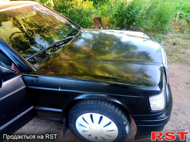 Чорний Мерседес Ц-Клас, об'ємом двигуна 2 л та пробігом 0 тис. км за 1500 $, фото 1 на Automoto.ua