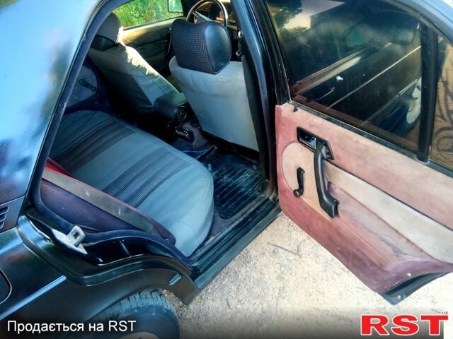 Чорний Мерседес Ц-Клас, об'ємом двигуна 2 л та пробігом 0 тис. км за 1500 $, фото 5 на Automoto.ua