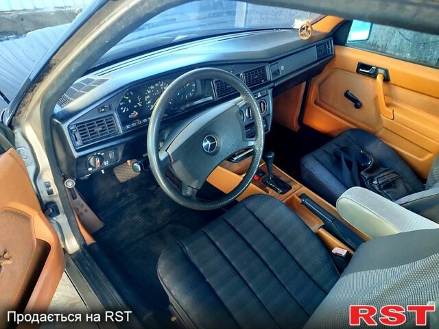 Чорний Мерседес Ц-Клас, об'ємом двигуна 2 л та пробігом 0 тис. км за 1850 $, фото 3 на Automoto.ua