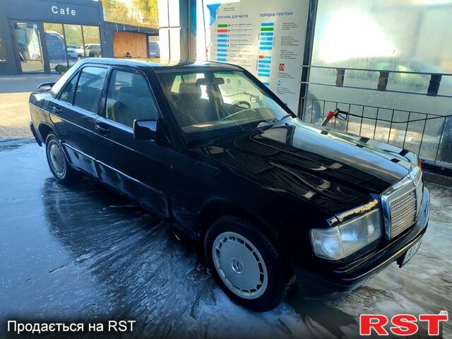 Чорний Мерседес Ц-Клас, об'ємом двигуна 2 л та пробігом 0 тис. км за 1850 $, фото 1 на Automoto.ua