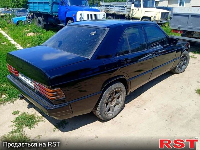 Черный Мерседес Ц-Класс, объемом двигателя 2 л и пробегом 300 тыс. км за 850 $, фото 1 на Automoto.ua